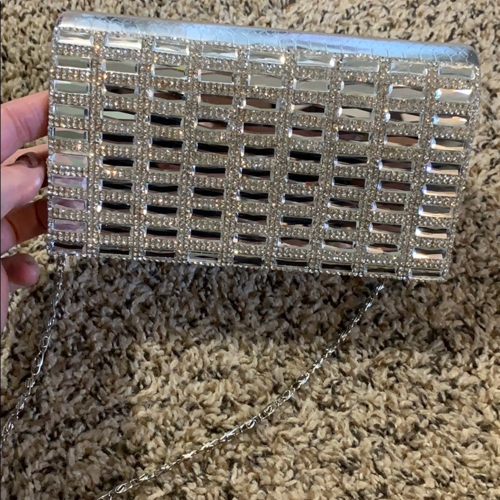 Clutch with chain